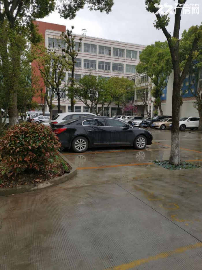 一房东，九亭同利路工业区1132平方一楼标准厂房仓库出租，可分割，证件齐全