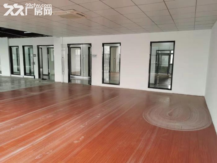 车墩精装修办公室45平米一间起拎包入住200平米大露台免费用可搭阳光房