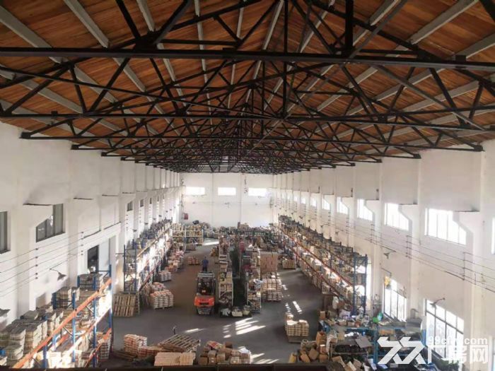 临港新片区一房东直租独门独院2680平方标准火车头厂房层高13米