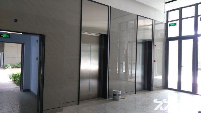 2号线川沙路地铁站旁800米一楼2000平米展厅电商贸易出租