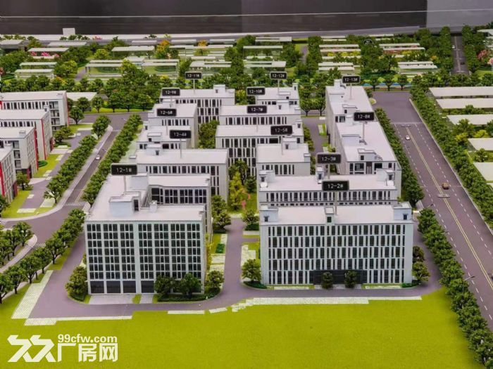 业主独栋4、6、8、9千平，层均1千7米高。研发组装智能生产