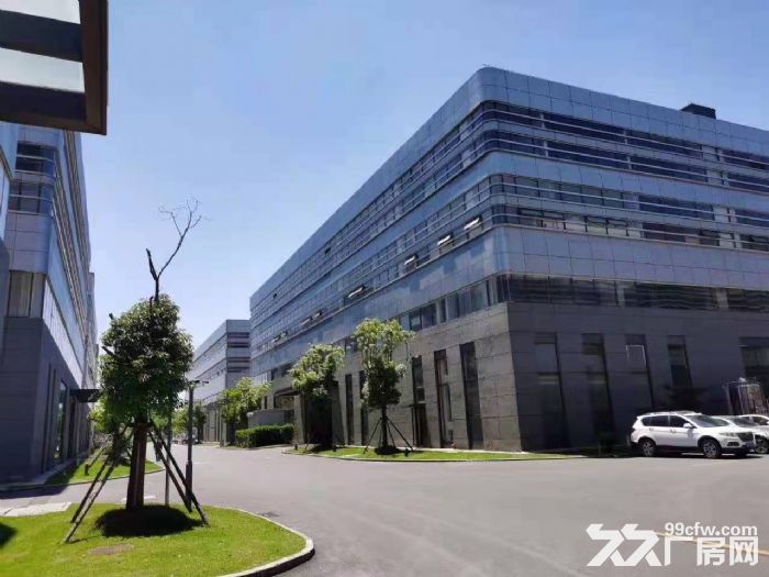 泗泾泗砖南路旁花园式厂房仓库出租，1000平方起租，适合高端生产和仓储行业