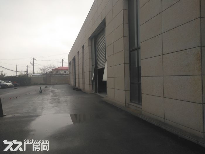 沿街独门独院4000平厂房，一楼高6米，可做展厅，二手车-图3