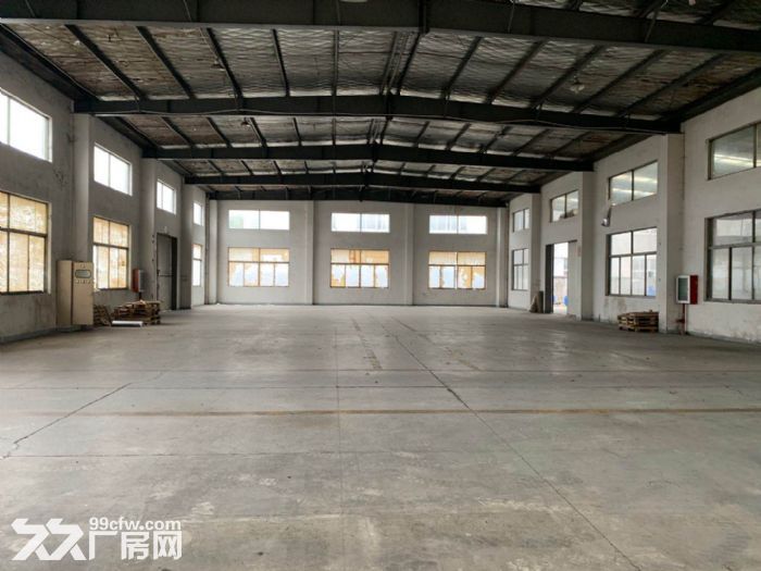 沈杜公路地铁站附近700平厂房价格1.4元 厂区门口大马路 大车进出方便